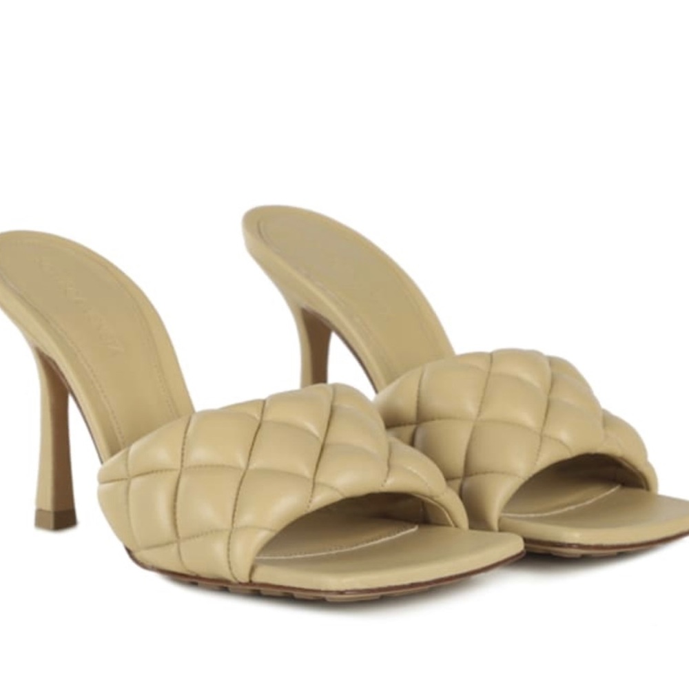 Bottega veneta padded mules.